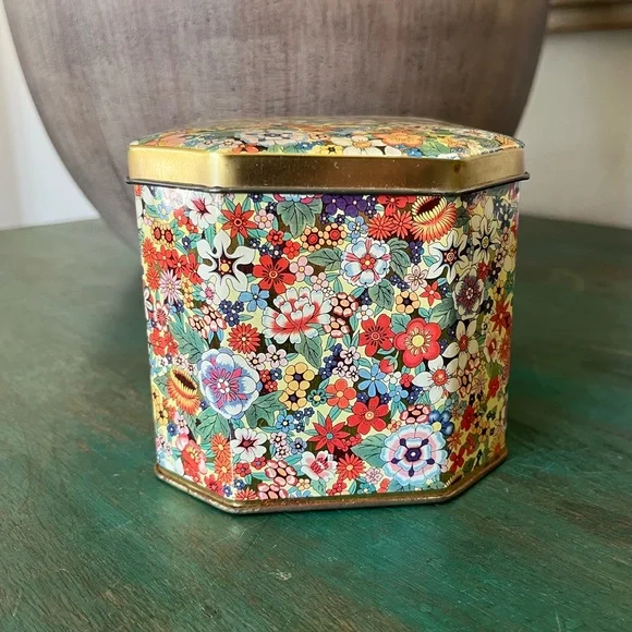 Vintage Floral Tin | Made in England | 5-1/2” W, 3-3/4” T, 4” D - Picture 3 of 9